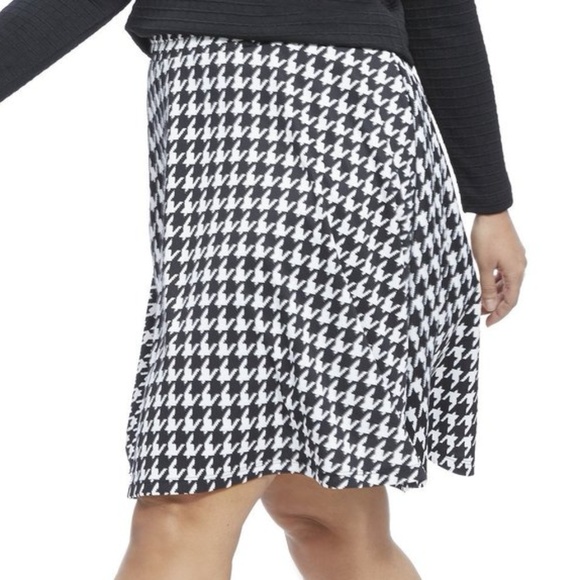 Like New Lucie Lu Skater Skirt in Houndstooth - Picture 2 of 3